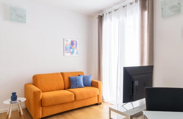 JOIVY Sunny 1-bed flat with balcony