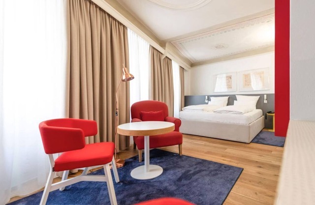 Junior Suite with shower & toilet - Small Luxury Hotel Goldgasse