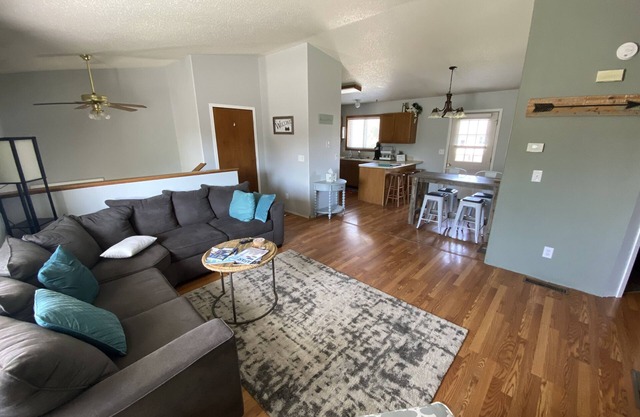 Just minutes from the airport & SoDak attractions!
