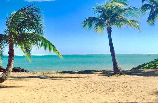 Kahala Beach 2B/2bath/1pkg Condo
