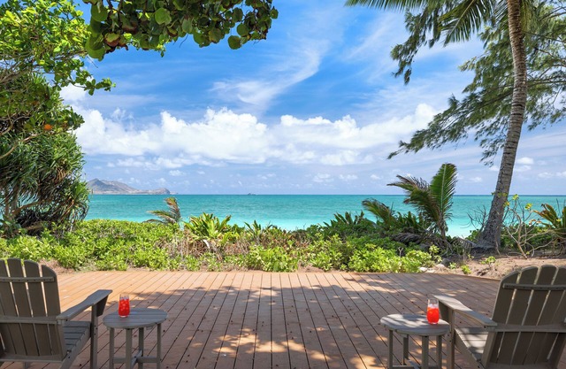 Kailuana Beachfront Estate - 5 bedroom Beachfront center of Kailua Bay