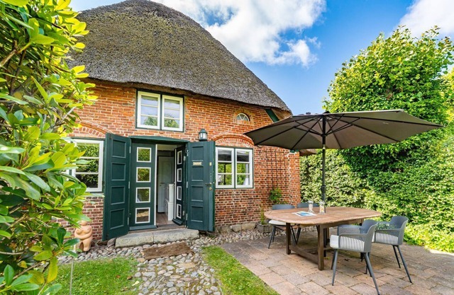 Kapitänshuis - Captain's house on Sylt with garden, terrace and comfortable