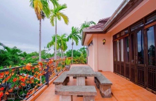 Karnie Cheer Pool Villa & Resort Pattaya