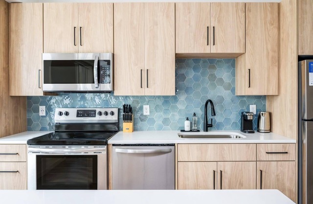 Kasa | Cozy 1BD with Parking and Amenity Access | Minneapolis