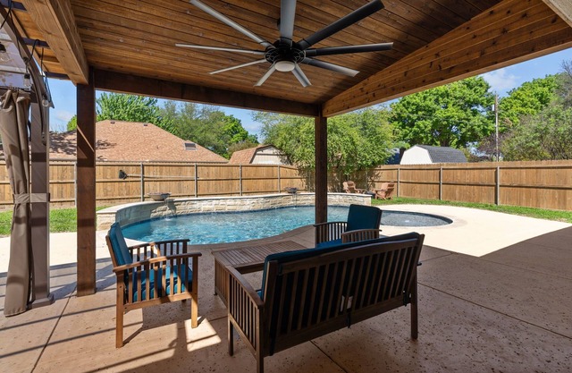 Keller's Charm by Bear Creek Park - Pool, Fire Pit, 4BR