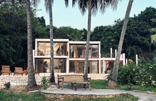 Kenya Luxury Villa Beachfront in Msambweni, AC, 3BDRS, Infinity pool