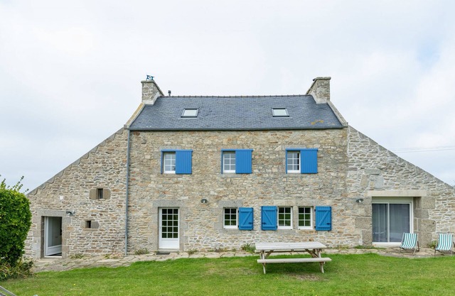 KERDIBIS - Charming Britain house near the sea