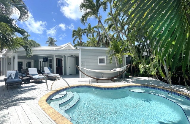 KEY LIME COTTAGE - an adorable Monthly rental