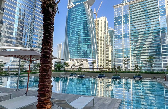 KeyRock Living - Lakeview Luxury