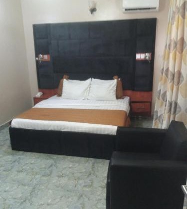 King - Dee Hotel Gwarinpa