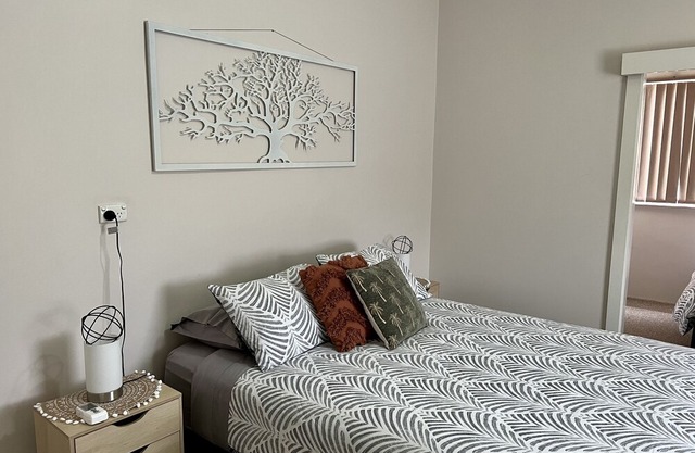King's Park - Quiet 3 Bedroom House - Free Wifi