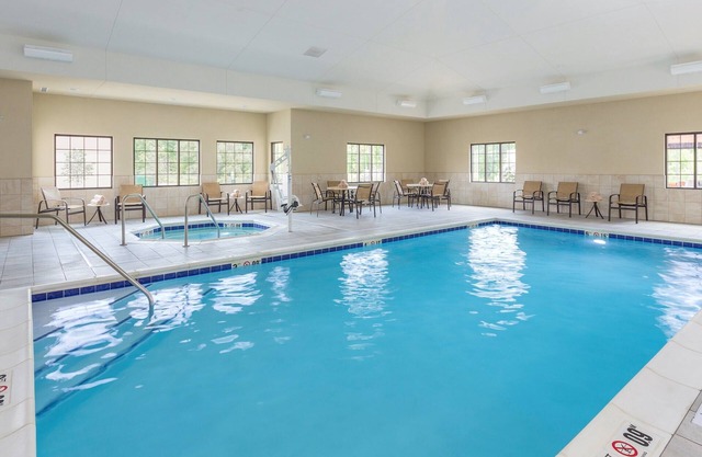 King Studio | Free Daily Breakfast, Shared Hot Tub + Pool
