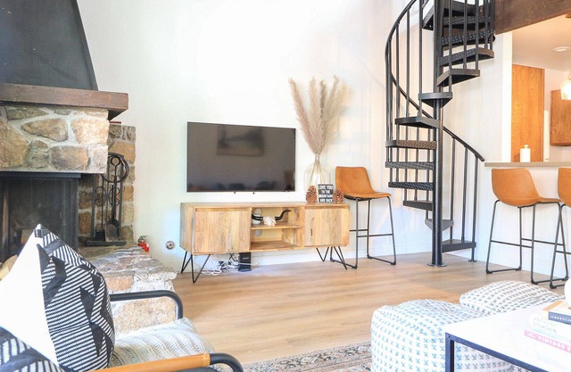 Kings Beach Dream Condo Close to SKI Fireplace W/D