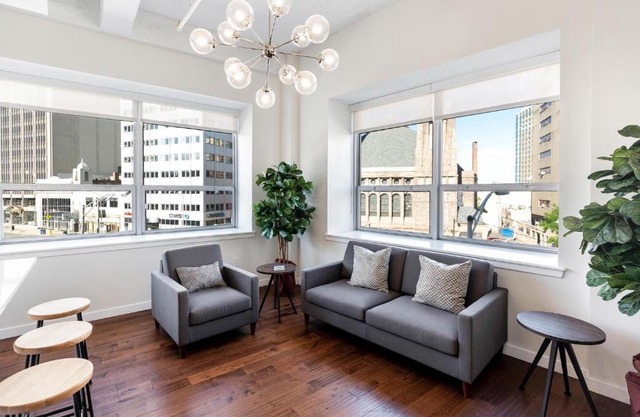 Kislak 307 Stunning 2BR Corner Apt in Heart of Downtown
