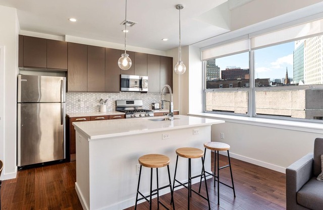 Kislak 307 Stunning 2BR Corner Apt in Heart of Downtown