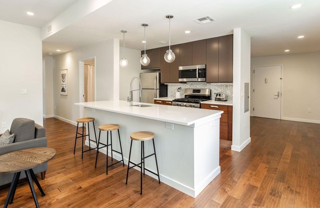 Kislak 403 Luxurious 2BR Retreat Above the City