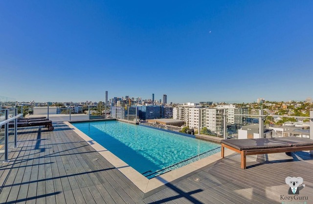 KOZYGURU | West End | 10 mins to City | 1 Bed APT + FREE PARKING | QWE017