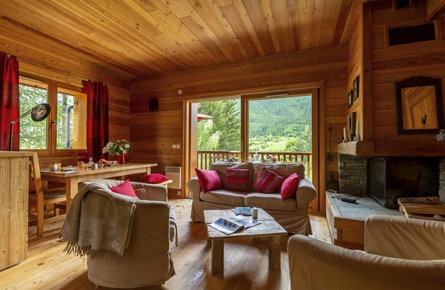 La Cabane of Serre Chevalier, chalet spirit, in Le Monêtier-les-Bains town