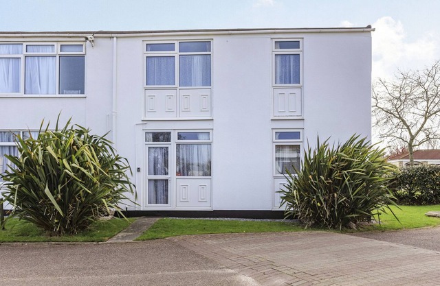 LA CAPSULE, family friendly, with pool in Dawlish Warren
