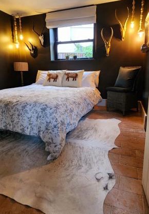 La Casa Rosa Cheltenham - free parking close to racecourse