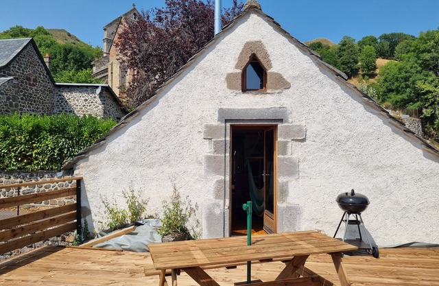 La Loge de Dienne Atypical house with terrace, mountain view and covered parking lot
