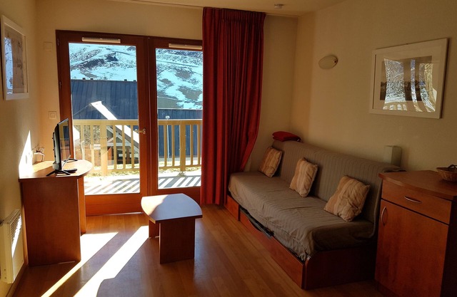 La Mongie 2 rooms 4 persons Residence Pic du Midi parking and swimming pool