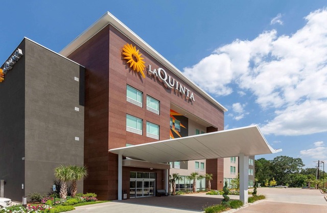 La Quinta Inn & Suites by Wyndham Lafayette Oil Center