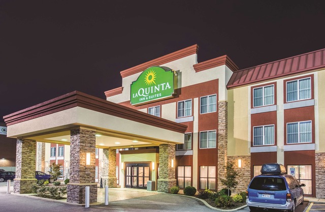 La Quinta Inn & Suites by Wyndham O'Fallon, IL - St. Louis