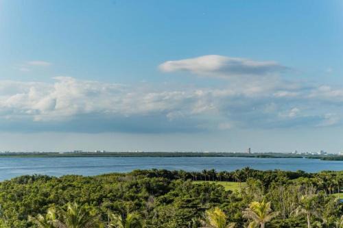 LagoonView Hotel Zone 3705