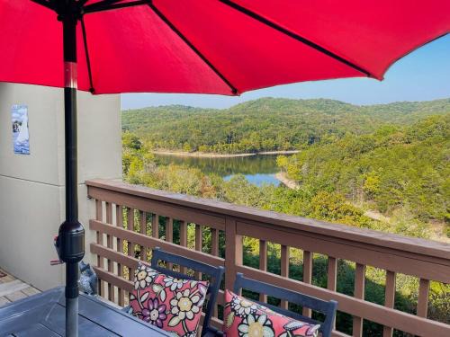 Lake Access and Pool Branson Condo - 2 Mi to Marina