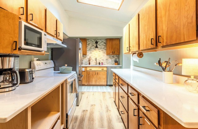 Lake DuBay Cottage, Pontoon Rental, swim, fishing, near Granite Peak