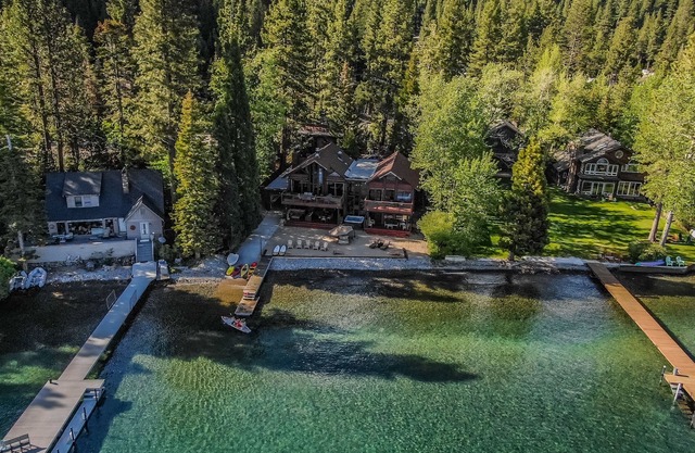 Lake Front Retreat With Your Private Beach & Hot Tub