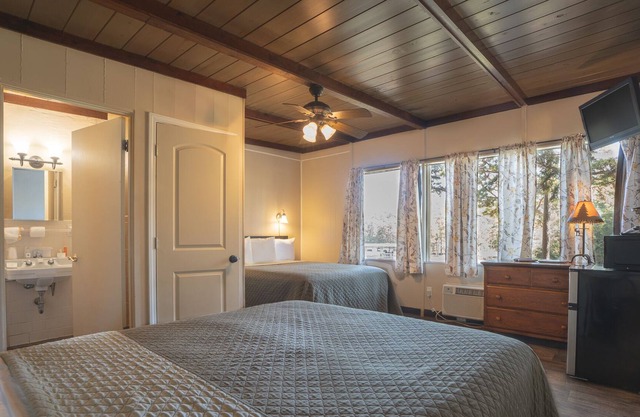 Lake Front Room on Lake Ouachita!