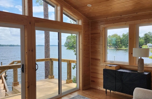 Lake Murray Modern Lakefront Retreat - Dock, Fireplace & Family-Friendly Luxury