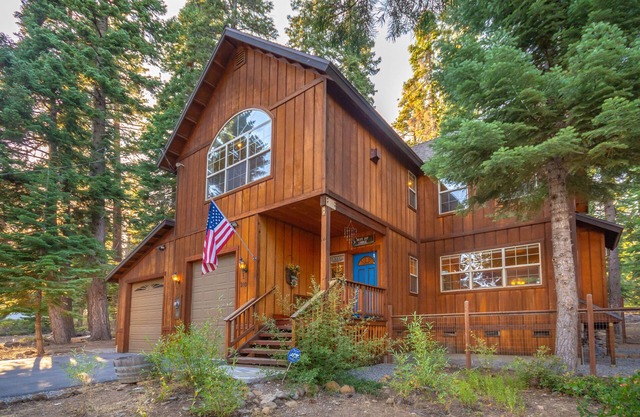 Lake View Home! Steps to the Beach! GarWoods! Minutes to Slopes! Dog Friendly!