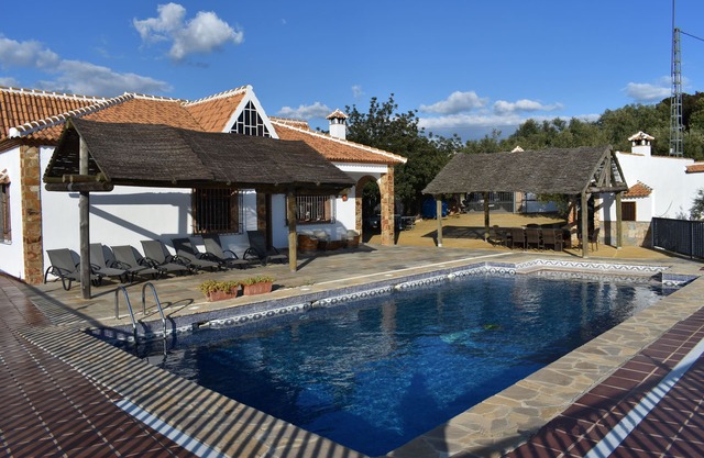 Lake Villa House is a Very Beautiful Villa in Front of the Lake of Iznájar