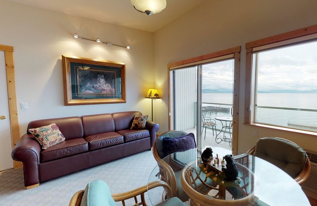 Lakefront condo with water-view balcony, central AC & swimming dock