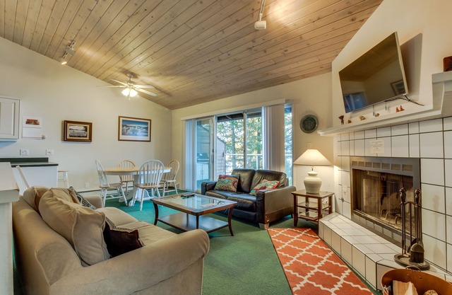 Lakefront Condo with Wonderful Views - Easy Access to Nearby Skiing