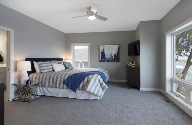 Lakefront Luxury Four Bedroom House