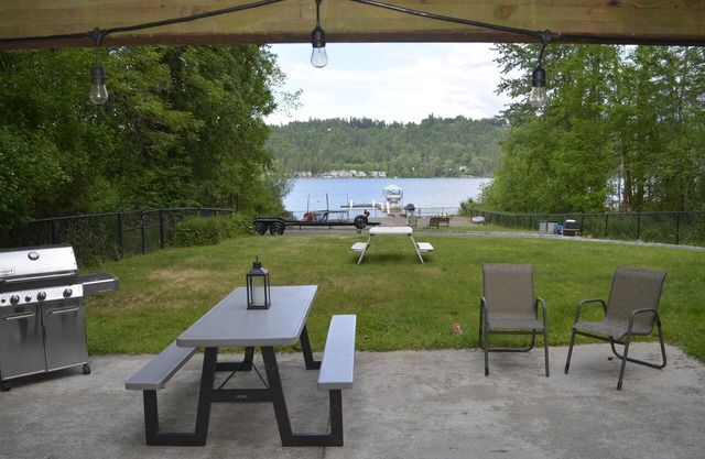 Lakefront Private Studio on Lake Sammamish, Redmond near Microsoft and Nintendo
