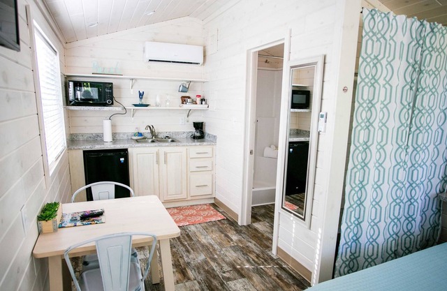 Lakefront Property Studio Cabin With Private Porch #38 at Long Cove Resort by Redawning