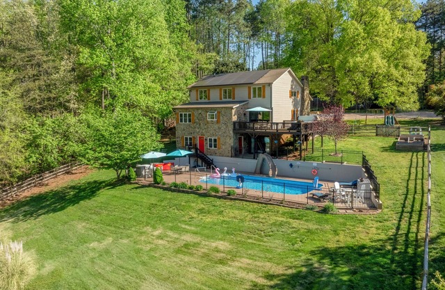 Lakefront Resort/Pool/Epic Gameroom/EVCharger/Pickleball Court/Hot Tub