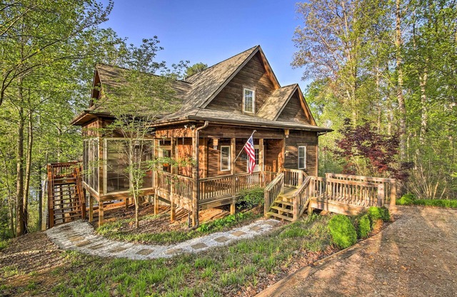 Lakefront South Carolina Abode w/Deck & Boat Dock