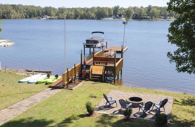 Lakeside Getaway on Atlas