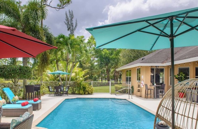 Lakeside Paradise W/Heated Pool near the Beach