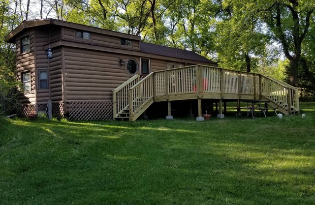 Lakeside Tiny Home Retreat ~ 2 1/2 acres ~ Breathtaking Views ~ Relax! ~