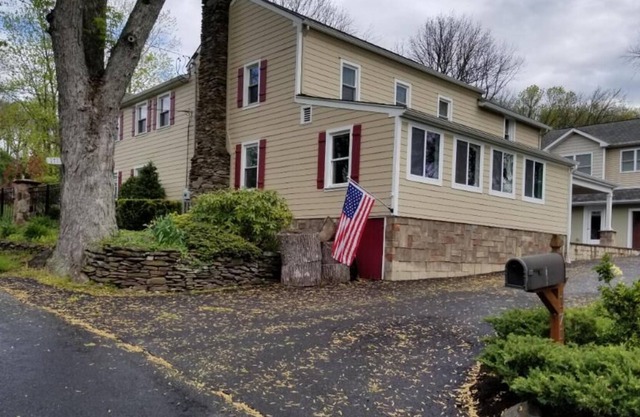Lakeview Farmhouse in Peace Valley Park Chalfont Pa