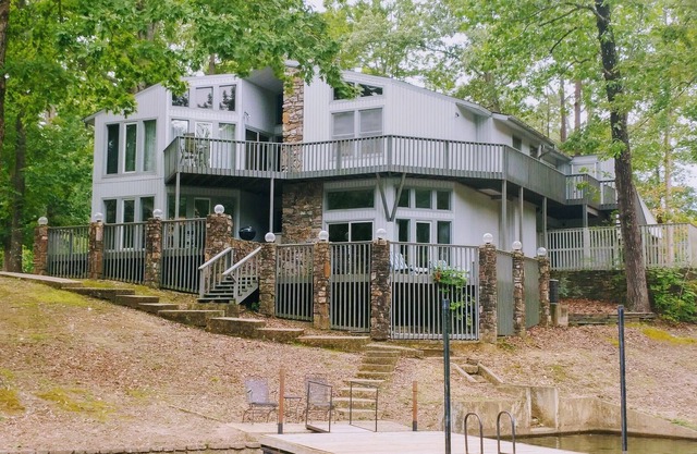 Lakeview Home With Grill on the Deck and Boat Dock With Ladder - Unit 0002 by Redawning