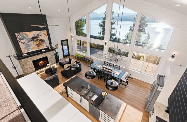 Lakeview Retreat – Spacious 6,000 Sq Ft Home on 21 Acres