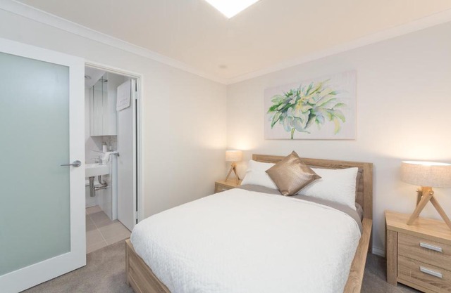Lakeview Suite 19